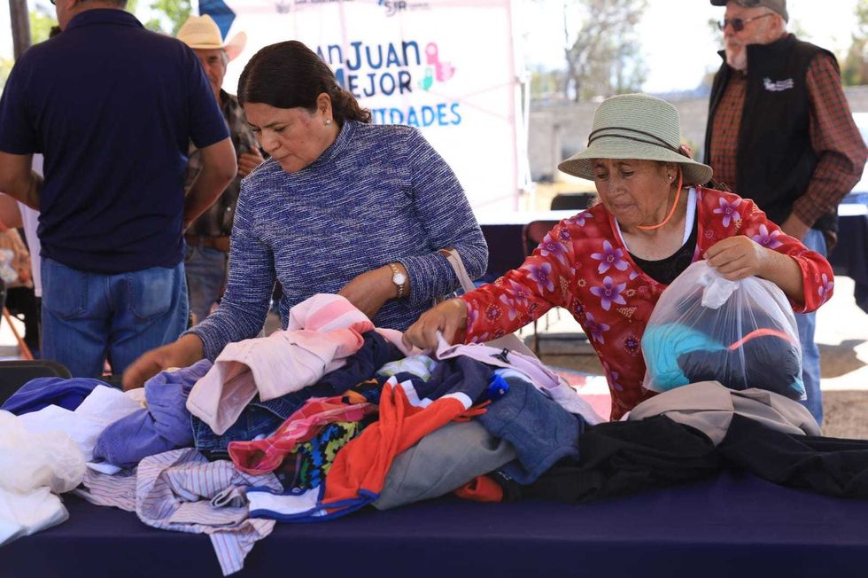 Roberto Cabrera Valencia encabeza jornada del programa Mi\u00e9rcoles en El Granjeno, San Juan del R\u00edo, junto a vecinos