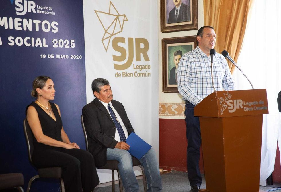 Roberto Cabrera Valencia entrega reconocimientos a contralores sociales en San Juan del R\u00edo