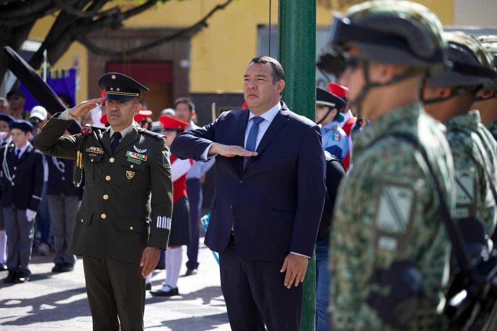 Roberto Cabrera Valencia participa en los Honores al L\u00e1baro Patrio en San Juan del R\u00edo