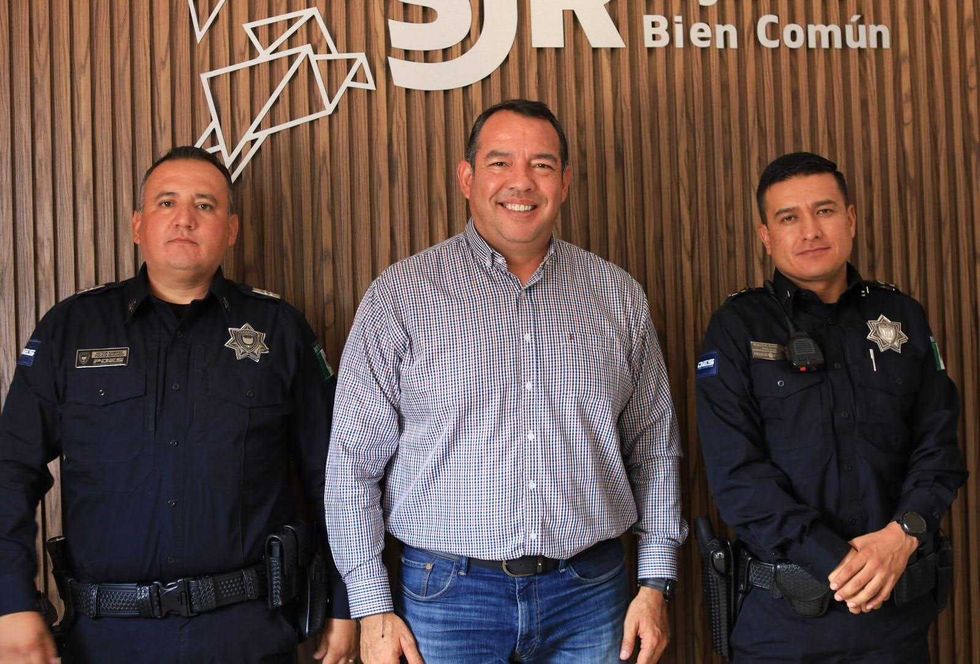 Roberto Cabrera Valencia presenta a Miguel \u00c1ngel Saldivar Trejo como nuevo titular de la SSPM San Juan del R\u00edo