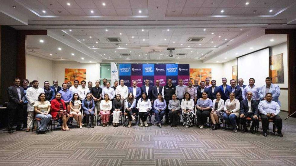 Roberto Cabrera Valencia presenta infraestructura del Pozo 39 y Tanque Viveros ante beneficiarios durante su Cuarto Informe de Gobierno.