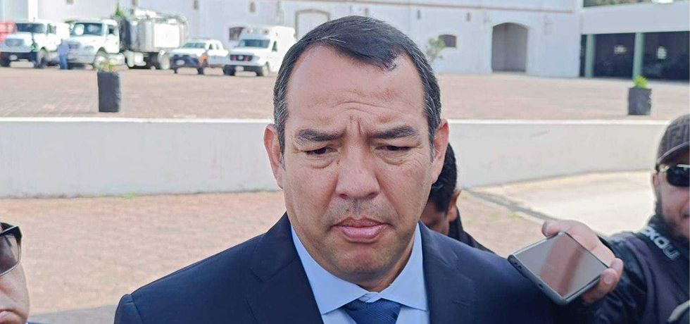 Roberto Cabrera Valencia, presidente municipal de San Juan del Río, anuncia la salida de Bibiana Rodríguez Montes de la Secretaría de Desarrollo Social.