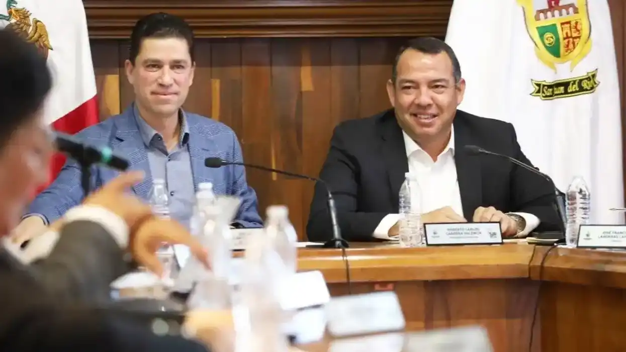 Roberto Cabrera Valencia, presidente municipal de San Juan del Río, durante sesión de cabildo