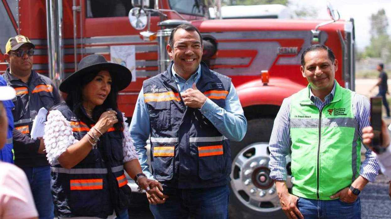 Roberto Cabrera Valencia supervisa los trabajos de fresado en avenida Universidad durante recorrido matutino.