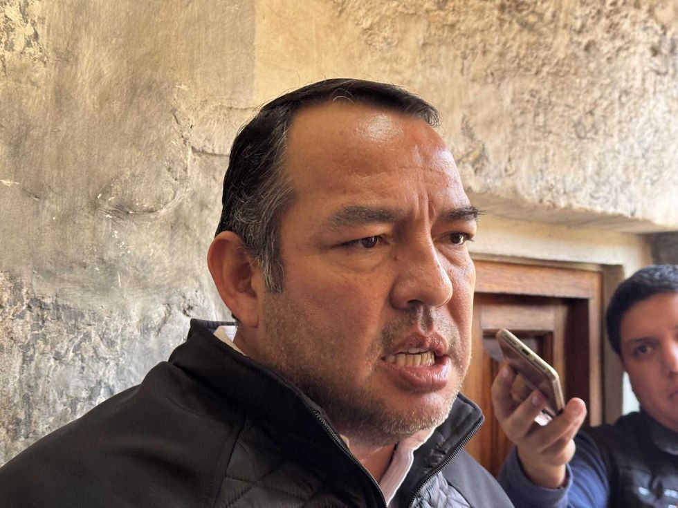 Roberto Cabrera Valencia y Edithe Alvarez Flores durante presentaci\u00f3n actualizaci\u00f3n Programa Desarrollo Urbano San Juan del R\u00edo