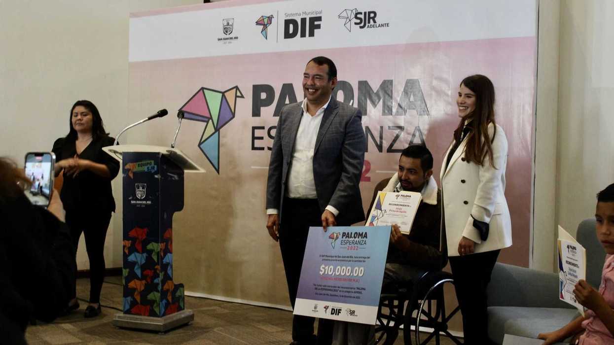 Roberto Cabrera Valencia y Georgina Sánchez Barrios encabezaron la entrega premios “Paloma de la Esperanza”.