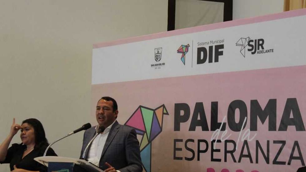 Roberto Cabrera Valencia y Georgina Sánchez Barrios encabezaron la entrega premios “Paloma de la Esperanza”.