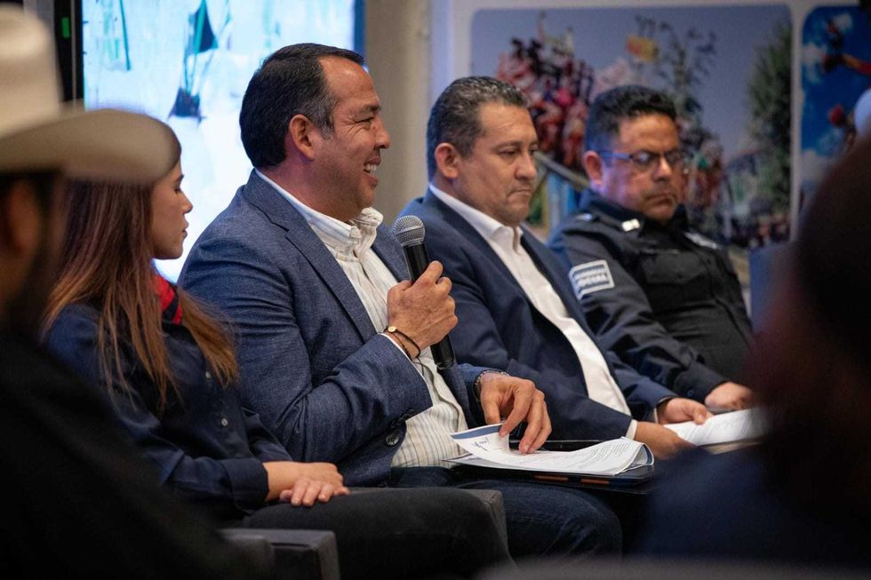 Roberto Cabrera Valencia y Gina S\u00e1nchez presentan programa Feria San Juan del R\u00edo 2026 con Viviana I y gabinete municipal