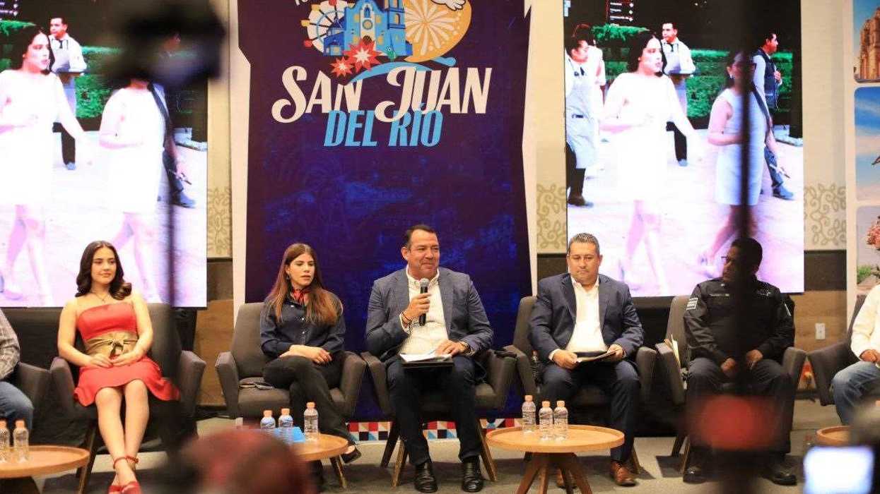 Roberto Cabrera Valencia y Gina Sánchez presentan programa Feria San Juan del Río 2026 con Viviana I y gabinete municipal