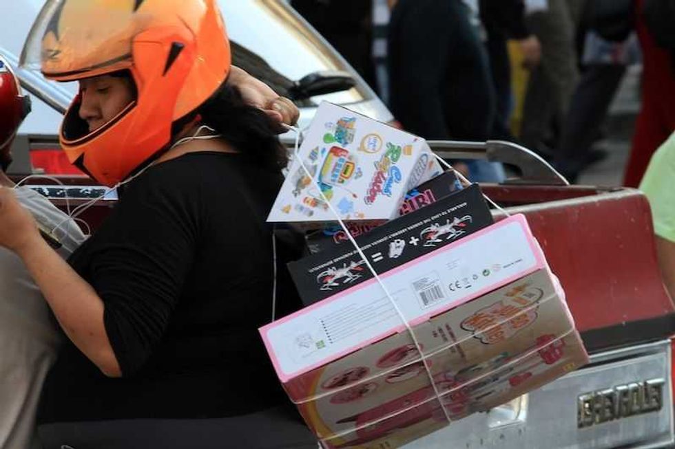 ropa calzado y perfumes lo mas demandado en vispera de la navidad 2