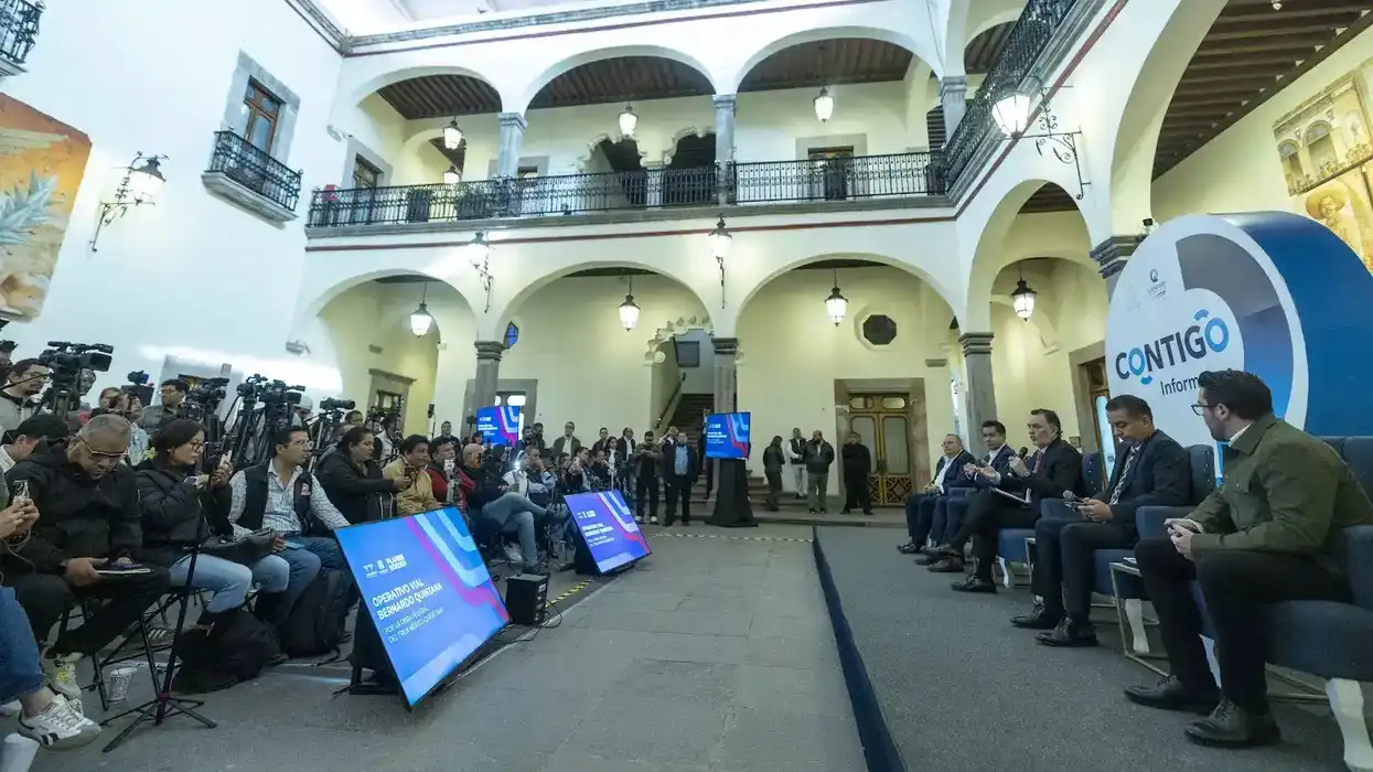 Rueda de prensa "Contigo Informamos" sobre el operativo vial en Bernardo Quintana, Querétaro, agosto 2026