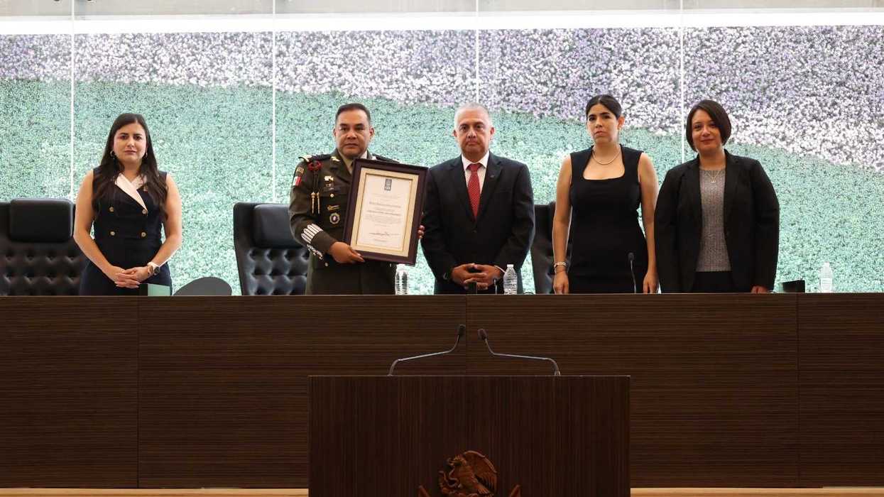 Salón de Sesiones Constituyentes 1916-1917 del Congreso de Querétaro con la inscripción en letras doradas del homenaje al Ejército Mexicano