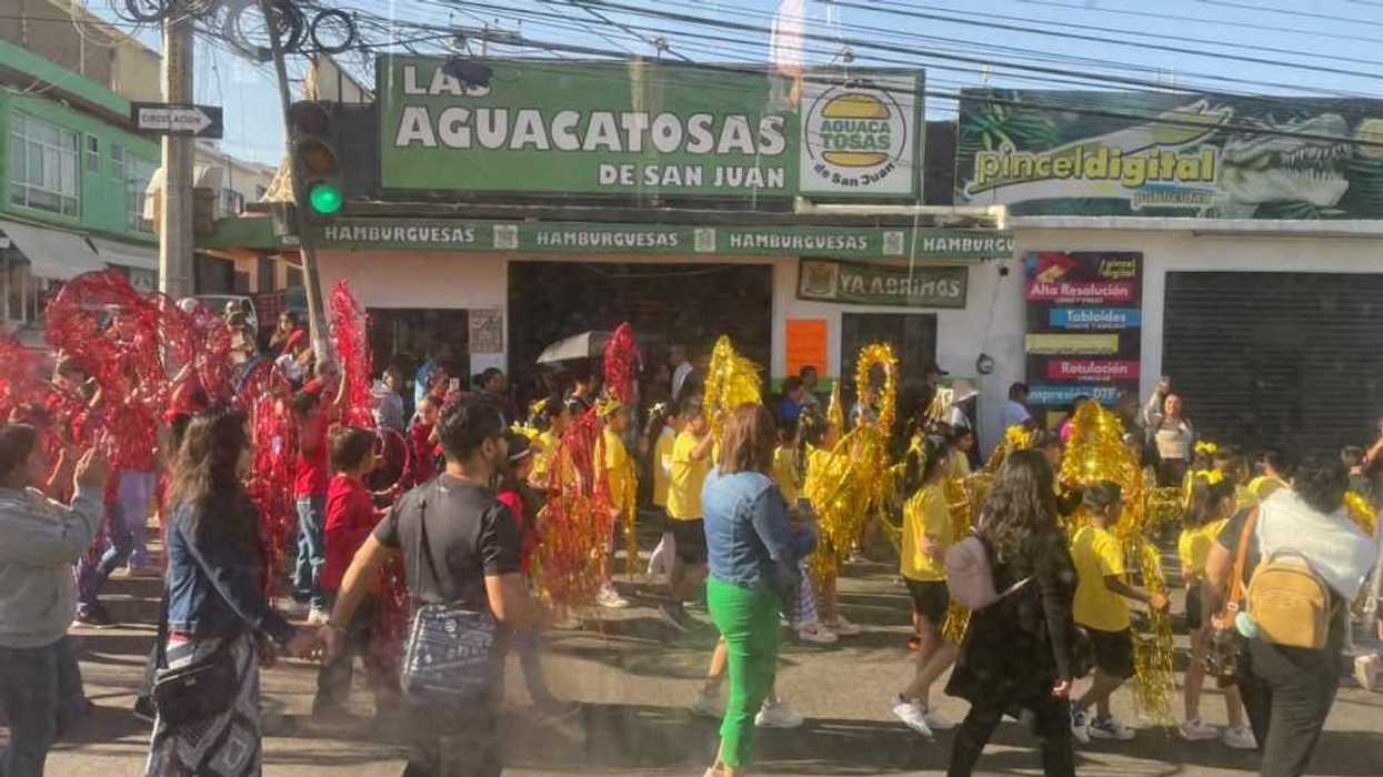 San Juan del Río celebra el inicio de la Primavera con un desfile lleno de color y alegría.