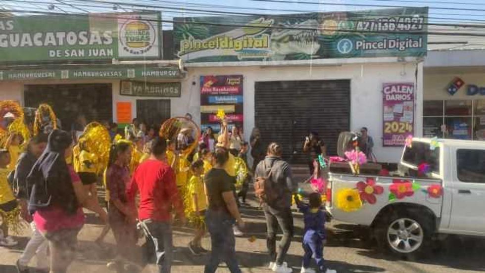 San Juan del Río celebra el inicio de la Primavera con un desfile lleno de color y alegría.