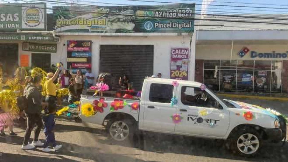 San Juan del Río celebra el inicio de la Primavera con un desfile lleno de color y alegría.
