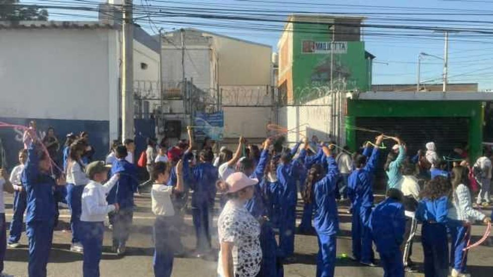 San Juan del Río celebra el inicio de la Primavera con un desfile lleno de color y alegría.
