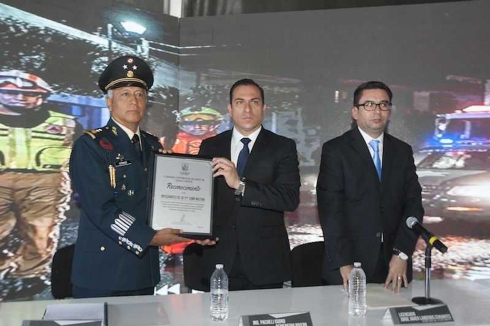 san juan del rio entrega reconocimiento a sedena 1