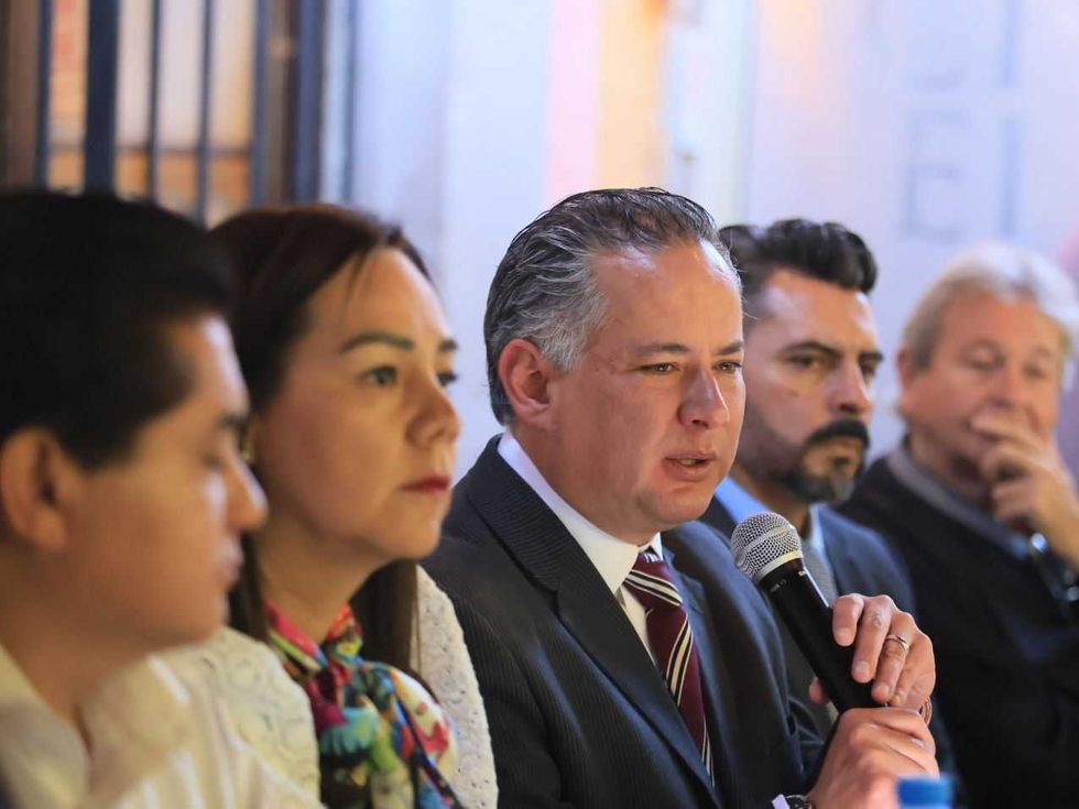 Santiago Nieto respalda a Paloma Arce para candidatura en Querétaro.