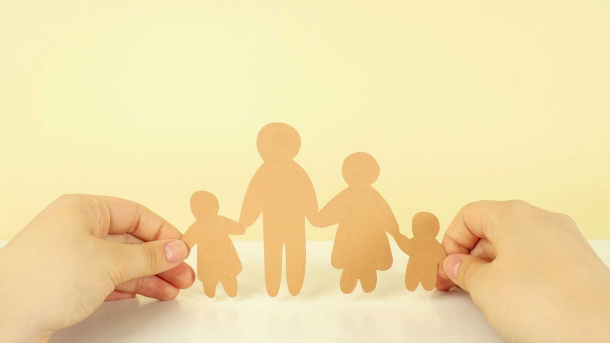 SCJN elimina la prioridad del apellido paterno y reconoce igualdad en el registro civil.