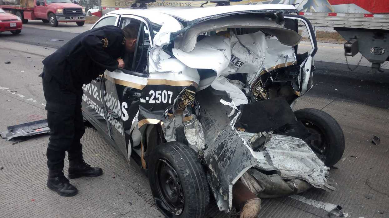 Se accidenta patrulla de “Grupo especial Leopardo”, en Querétaro