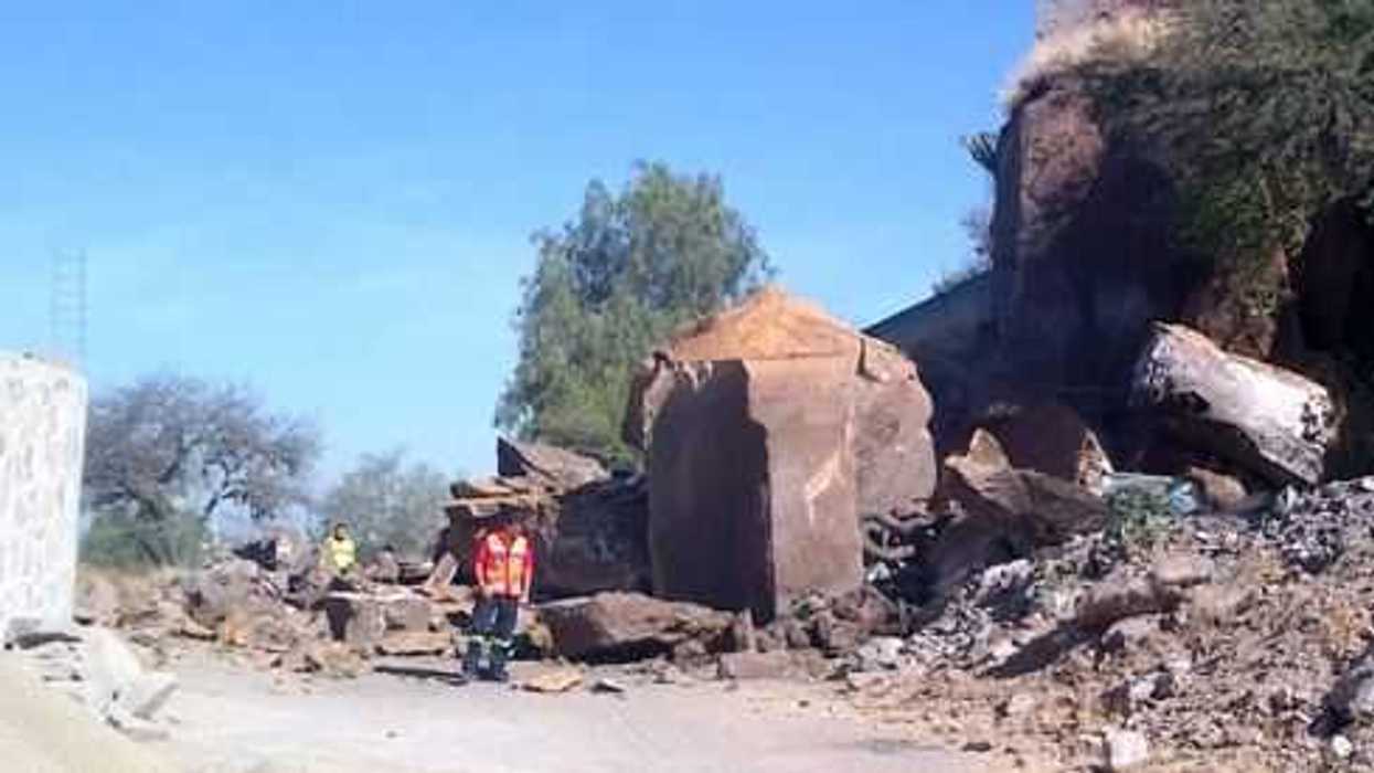 Se desgaja roca en colonia Ramos Millán de San Juan del Río. FOTO XITLALI PEREZ