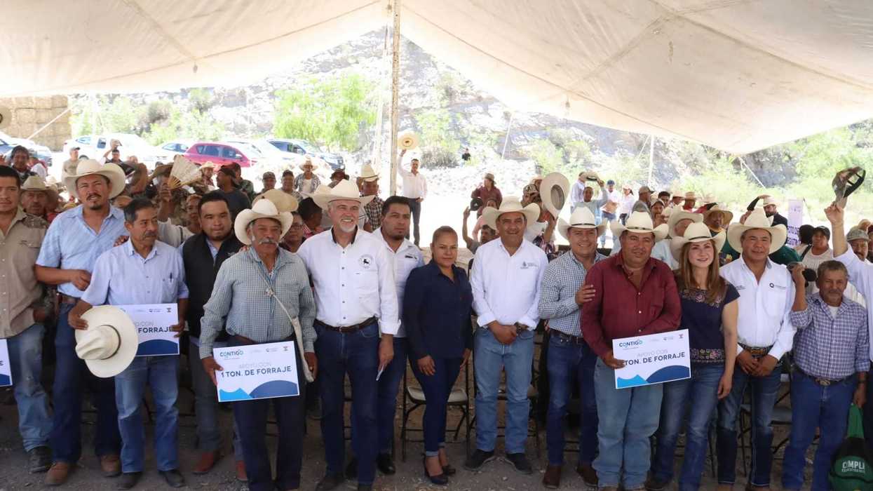 Se entregan 100 toneladas de forraje a ganaderos en Peñamiller.