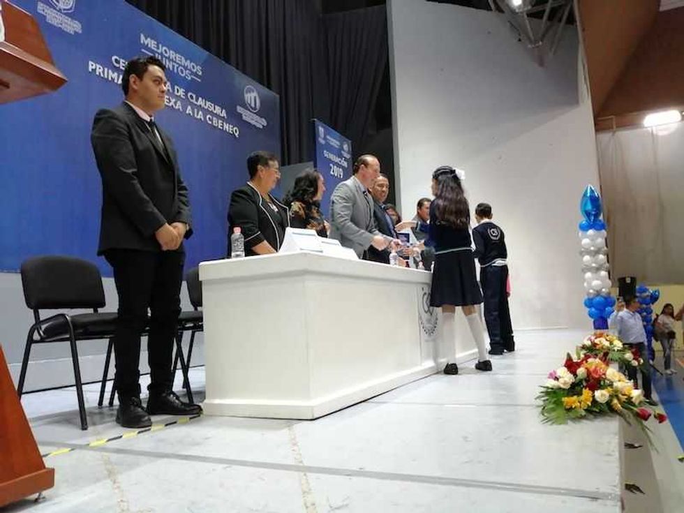 se graduan alumnos de primaria anexa a la normal del estado andres balvanera 4
