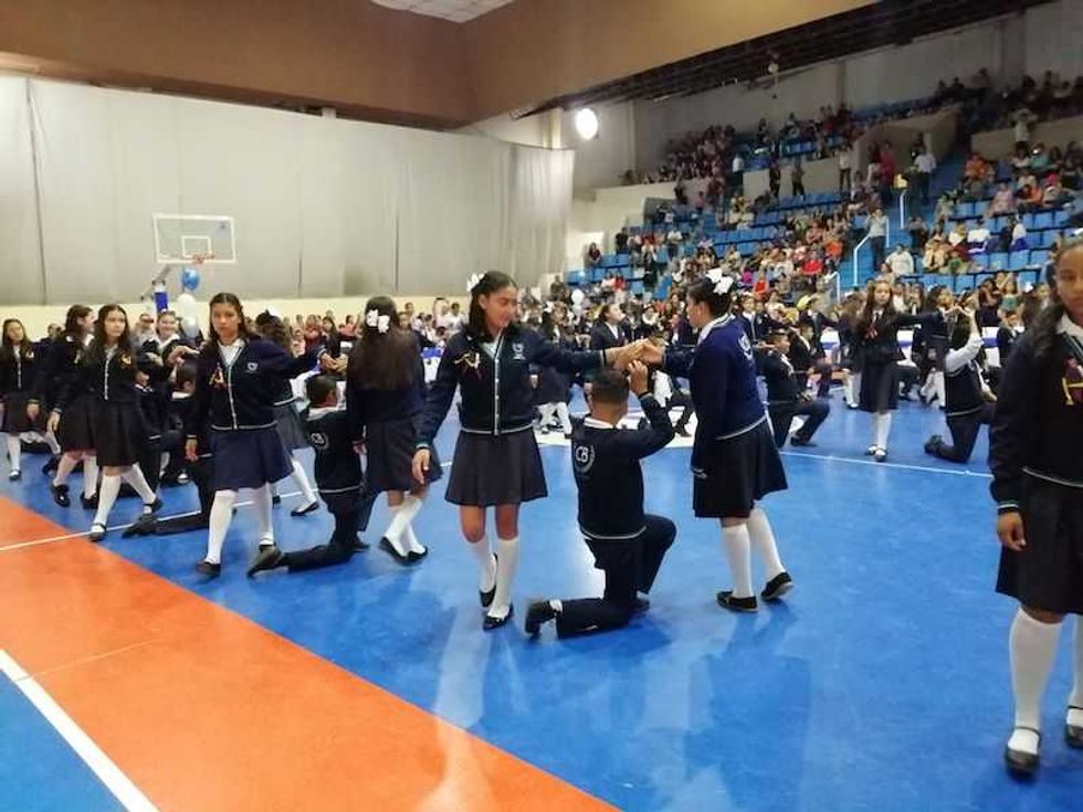 se graduan alumnos de primaria anexa a la normal del estado andres balvanera 45