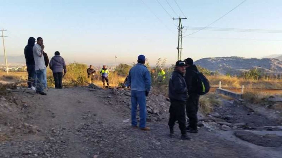 se impacta contra taxi mercedes benz 7