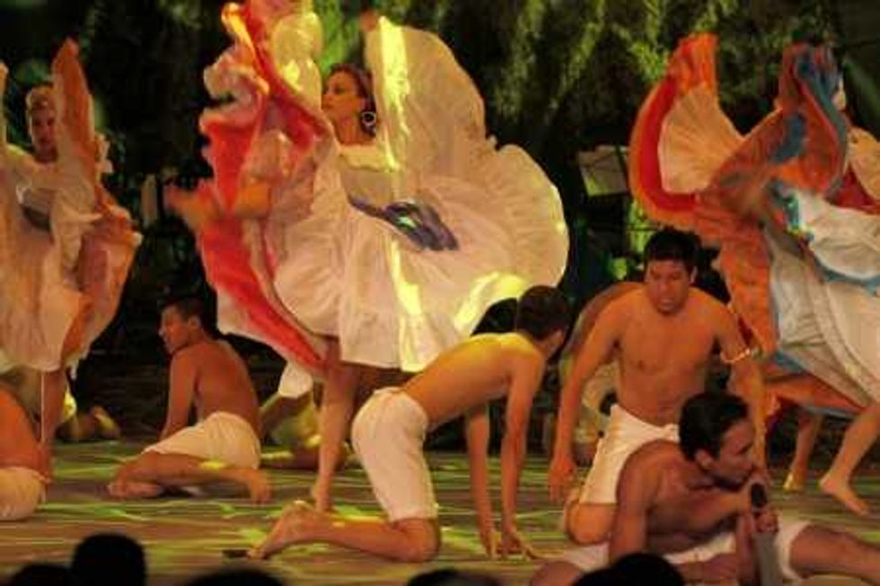 SE PRESENTA BALLET FOLKLÓRICO EN EL CERVANTINO