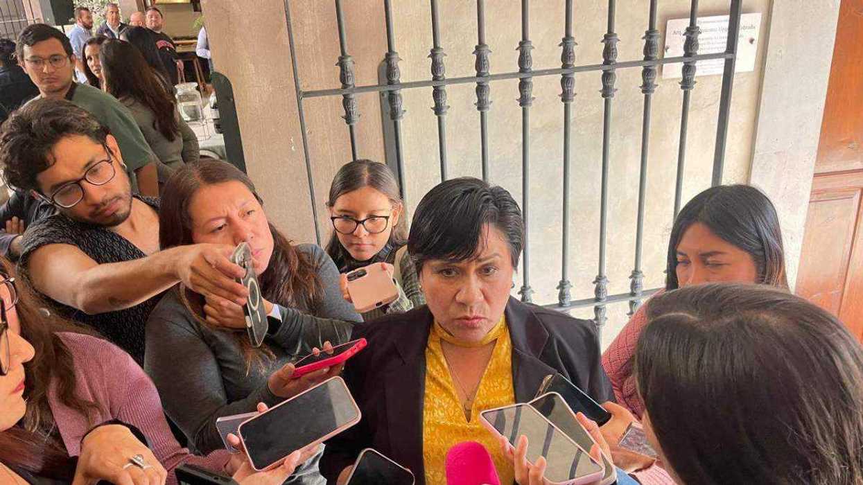 Secretaría de Salud confirmó estado estable de cinco lesionados hospitalizados en Jalpan. Traslado vía aérea fue activado como protocolo de emergencia en la madrugada del 24 de noviembre.
