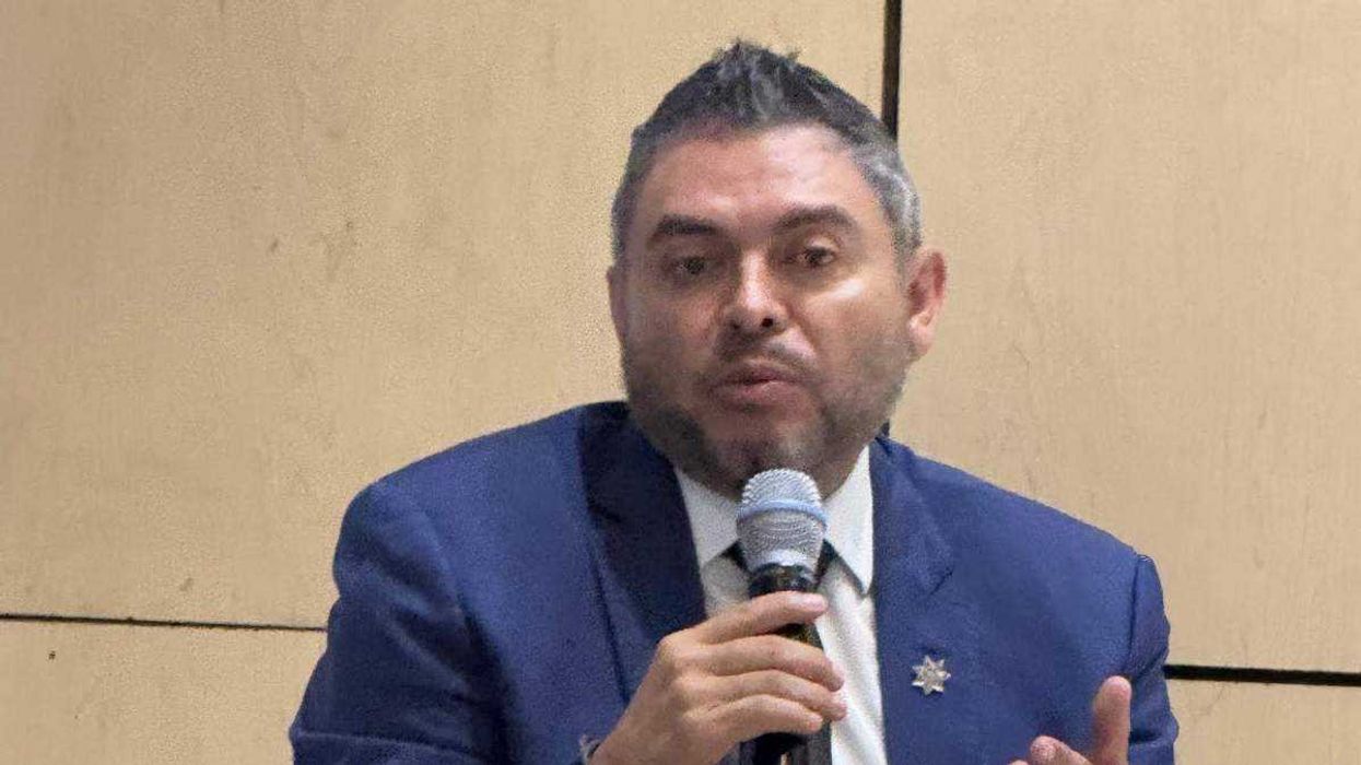 Secretario Orlando Chávez Landaverde explica estrategia de seguridad para Buen Fin 2025 en conferencia de prensa municipal.