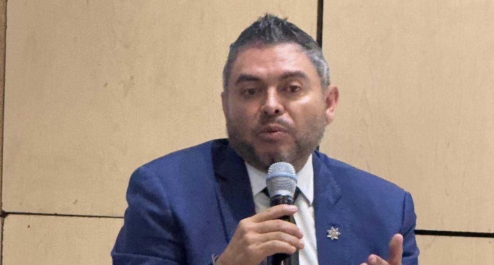 Secretario Orlando Chávez Landaverde explica estrategia de seguridad para Buen Fin 2025 en conferencia de prensa municipal.