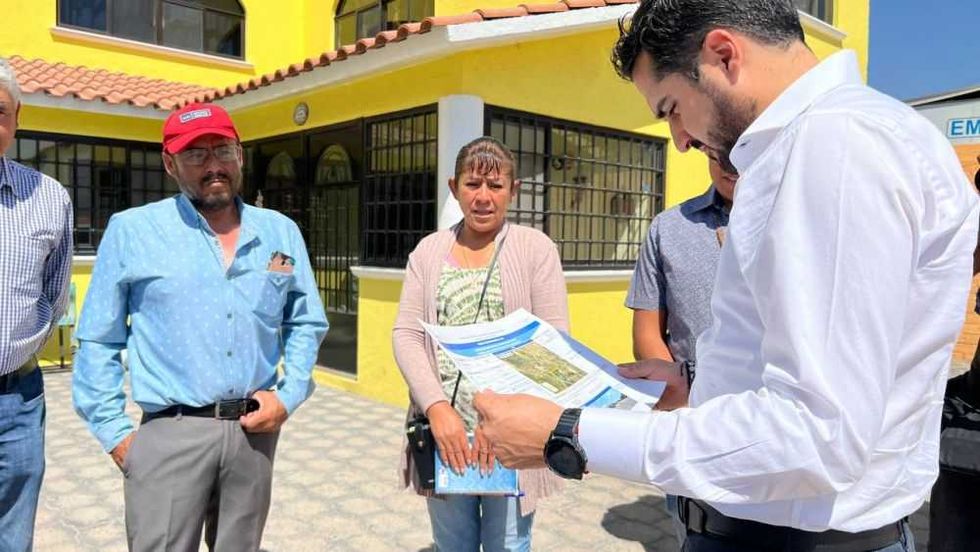 SEDESOQ supervisa obra social en El Marqués.