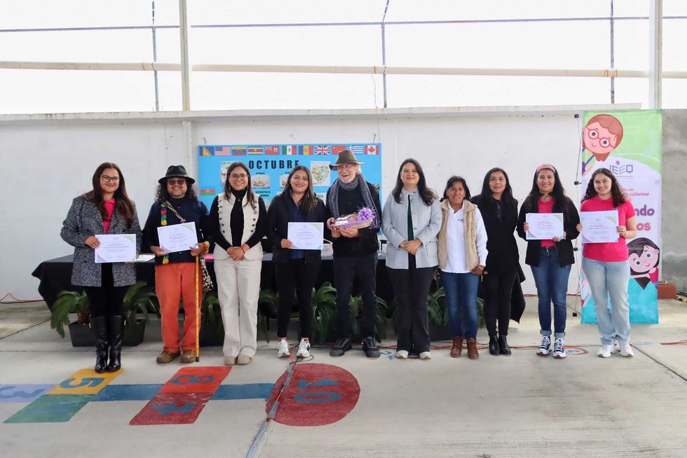 Presenta IEEQ en Amealco cuaderno de derechos en lengua otomí