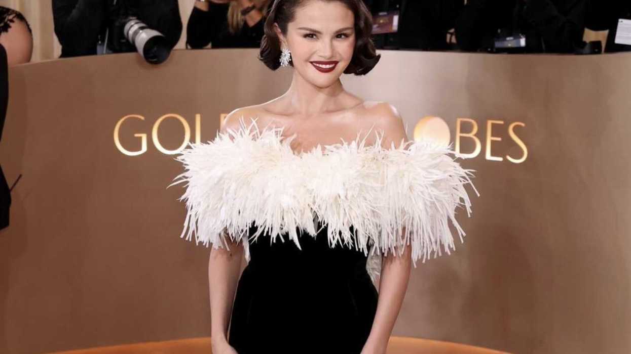 Selena Gomez durante la alfombra roja de los Golden Globes, en imagen de archivo, mientras enfrenta demanda por presunto fraude en Wondermind.