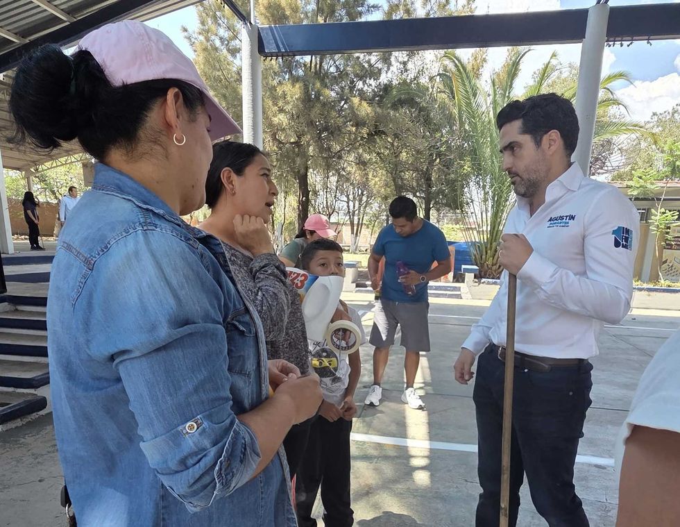 Senador Agust\u00edn Dorantes acompa\u00f1ado de comunidad escolar en jornada de canchas de la secundaria Reyes Heroles San Juan del R\u00edo