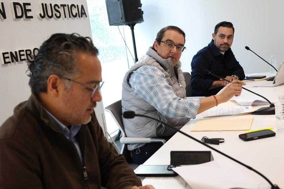 Sesi\u00f3n de la Comisi\u00f3n de Administraci\u00f3n y Procuraci\u00f3n de Justicia donde se aprob\u00f3 crear la unidad especializada extorsi\u00f3n Quer\u00e9taro en la LXI Legislatura