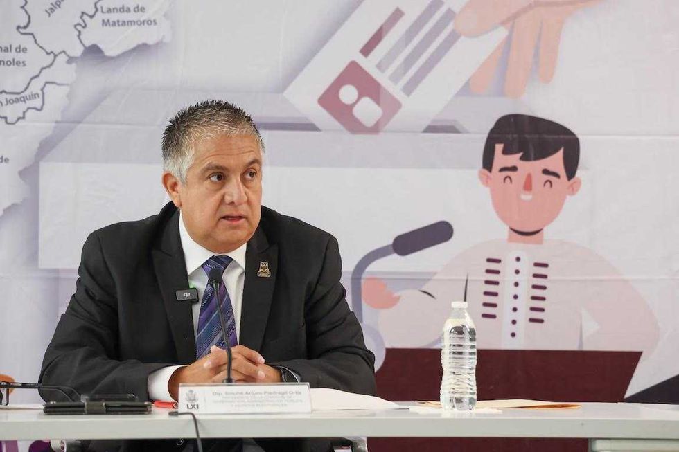 Sesi\u00f3n de la Comisi\u00f3n de Gobernaci\u00f3n de la LXI Legislatura de Quer\u00e9taro con diputados y representantes municipales en la mesa de trabajo