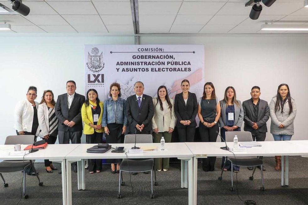 Sesi\u00f3n de la Comisi\u00f3n de Gobernaci\u00f3n de la LXI Legislatura de Quer\u00e9taro con diputados y representantes municipales en la mesa de trabajo
