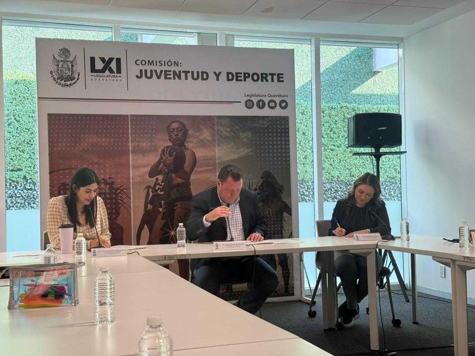 Sesi\u00f3n de la Comisi\u00f3n de Juventud y Deporte del Congreso de Quer\u00e9taro donde se aprob\u00f3 la Medalla al M\u00e9rito Deportivo