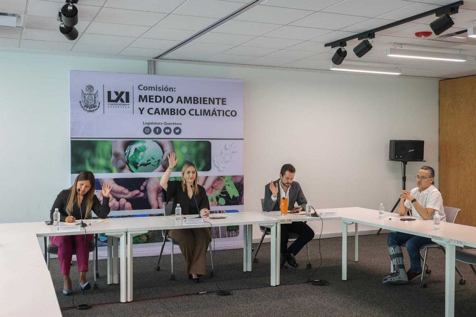 Sesi\u00f3n de la Comisi\u00f3n de Medio Ambiente del Congreso de Quer\u00e9taro donde aprueban regular veh\u00edculos todo terreno en \u00e1reas naturales protegidas