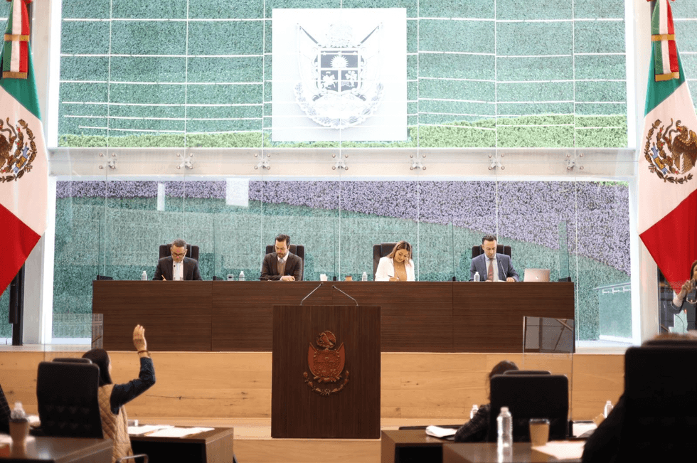 Sesi\u00f3n del Congreso de Quer\u00e9taro donde se aprob\u00f3 la integraci\u00f3n de Sinergia al Sistema Estatal de Seguridad