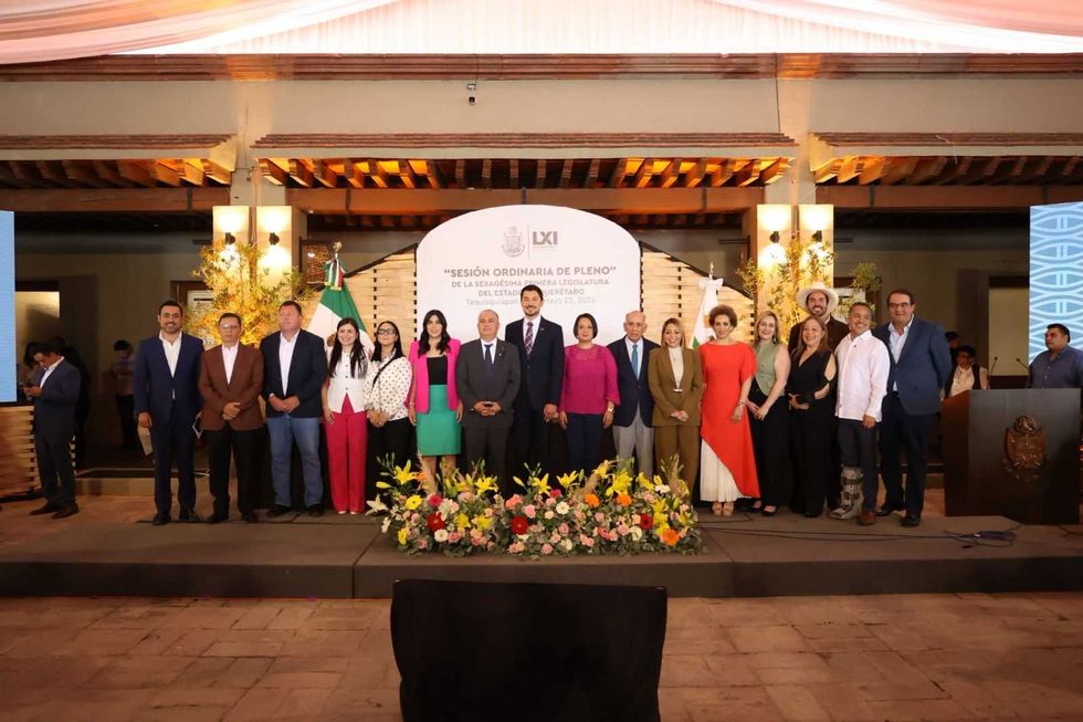 Sesi\u00f3n del Pleno del Congreso de Quer\u00e9taro celebrada en Tequisquiapan con presencia del alcalde H\u00e9ctor Maga\u00f1a Renter\u00eda