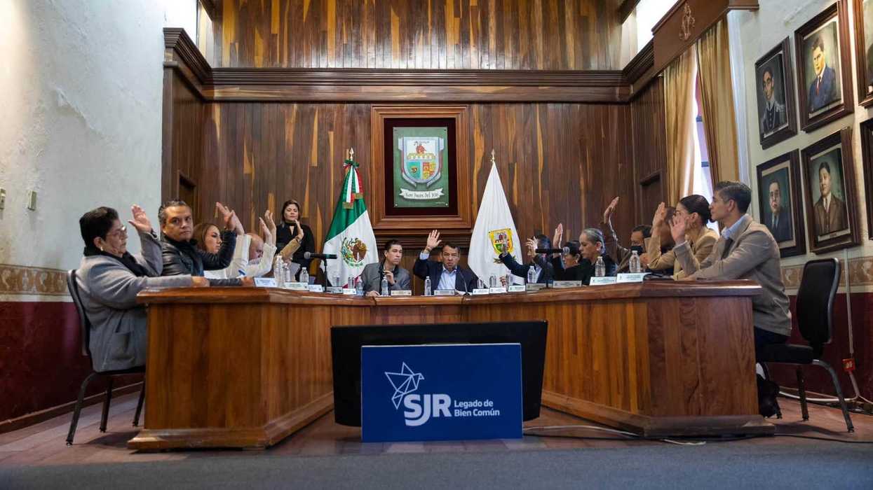 Sesión de Cabildo de San Juan del Río en la que se aprobó el nombramiento de Alejandra Castañeda como nueva coordinadora general del COPLADEM para el periodo 2024-2027.