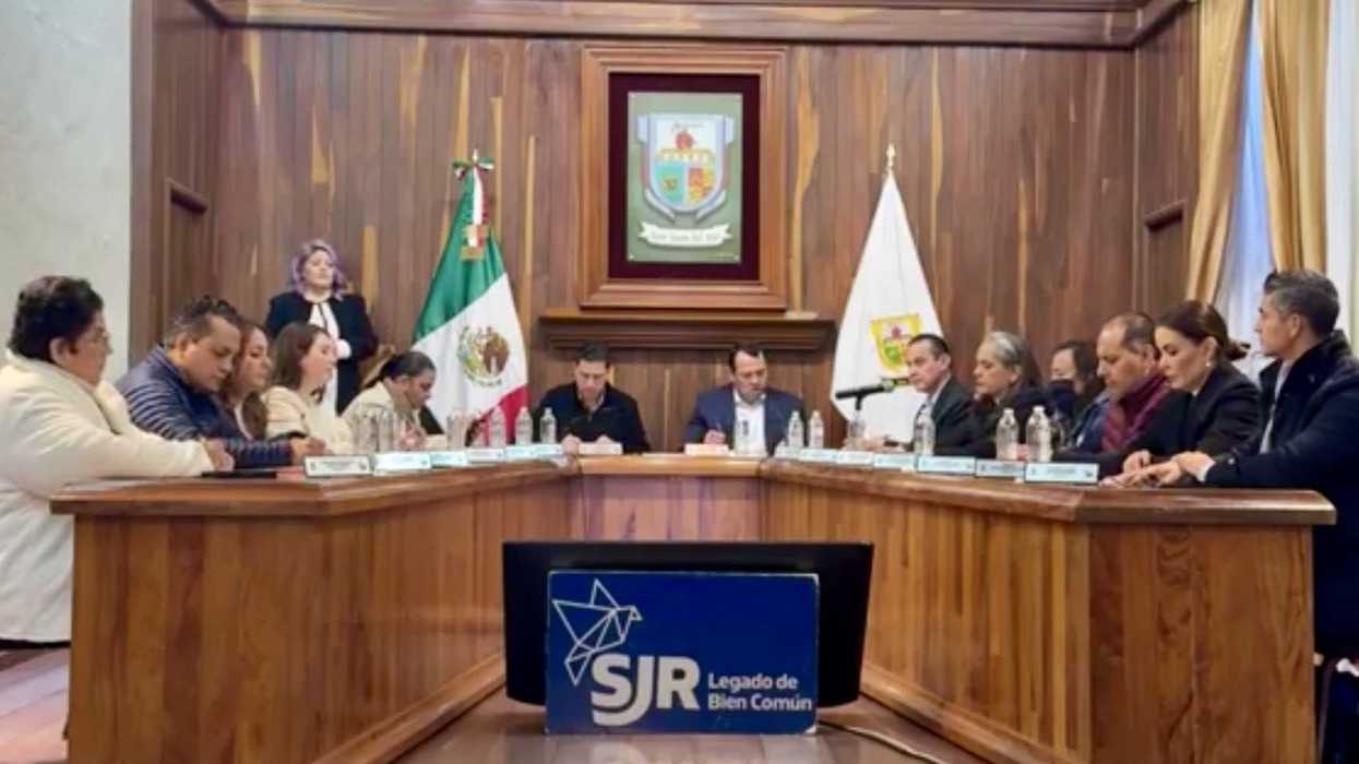 Sesión de Cabildo en San Juan del Río donde regidores aprobaron el programa de salud pública 2024-2027 y el plan de auditoría 2026