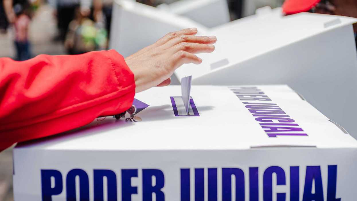 Sesión de la Comisión de Inclusión del IEEQ que aprobó el libro sobre mujeres en las elecciones judiciales de 2025.