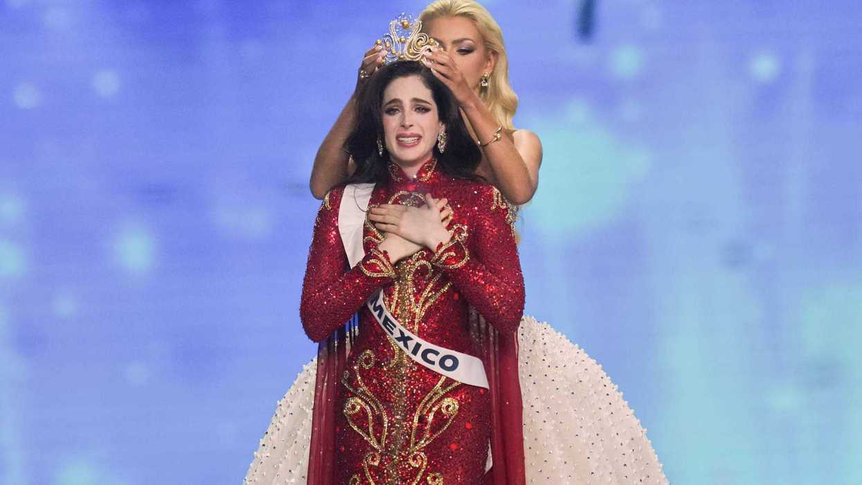 Sheinbaum felicita a Fátima Bosch por su triunfo en Miss Universo. AP.