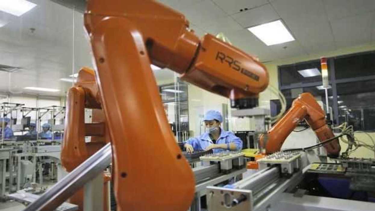 siemens-desarrolla-robots-con-inteligencia-artificial-para-fabricas