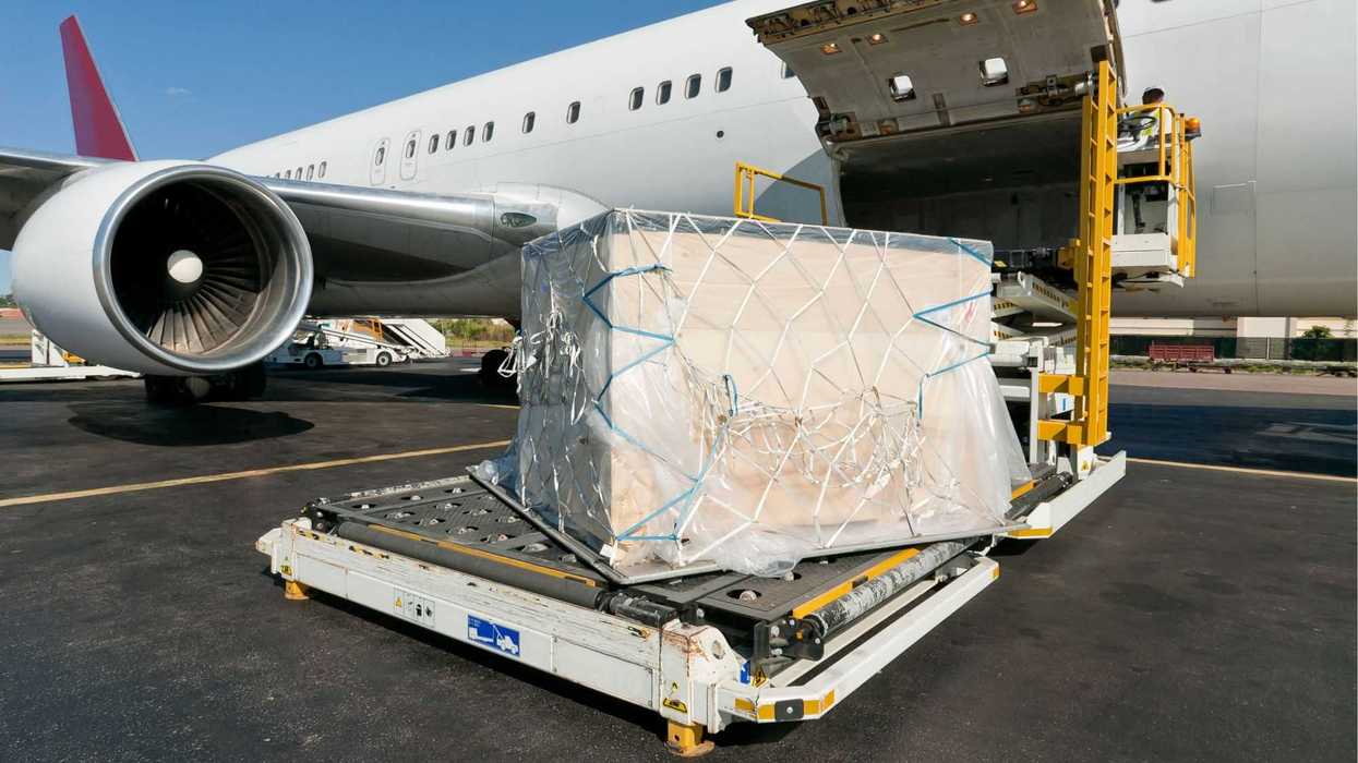 Sin afectaciones, empresas de Querétaro por decreto para sacar transporte de carga del AICM.